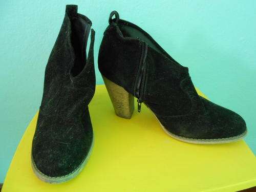 SALE!!!! Three pairs of shoes (Size 7)